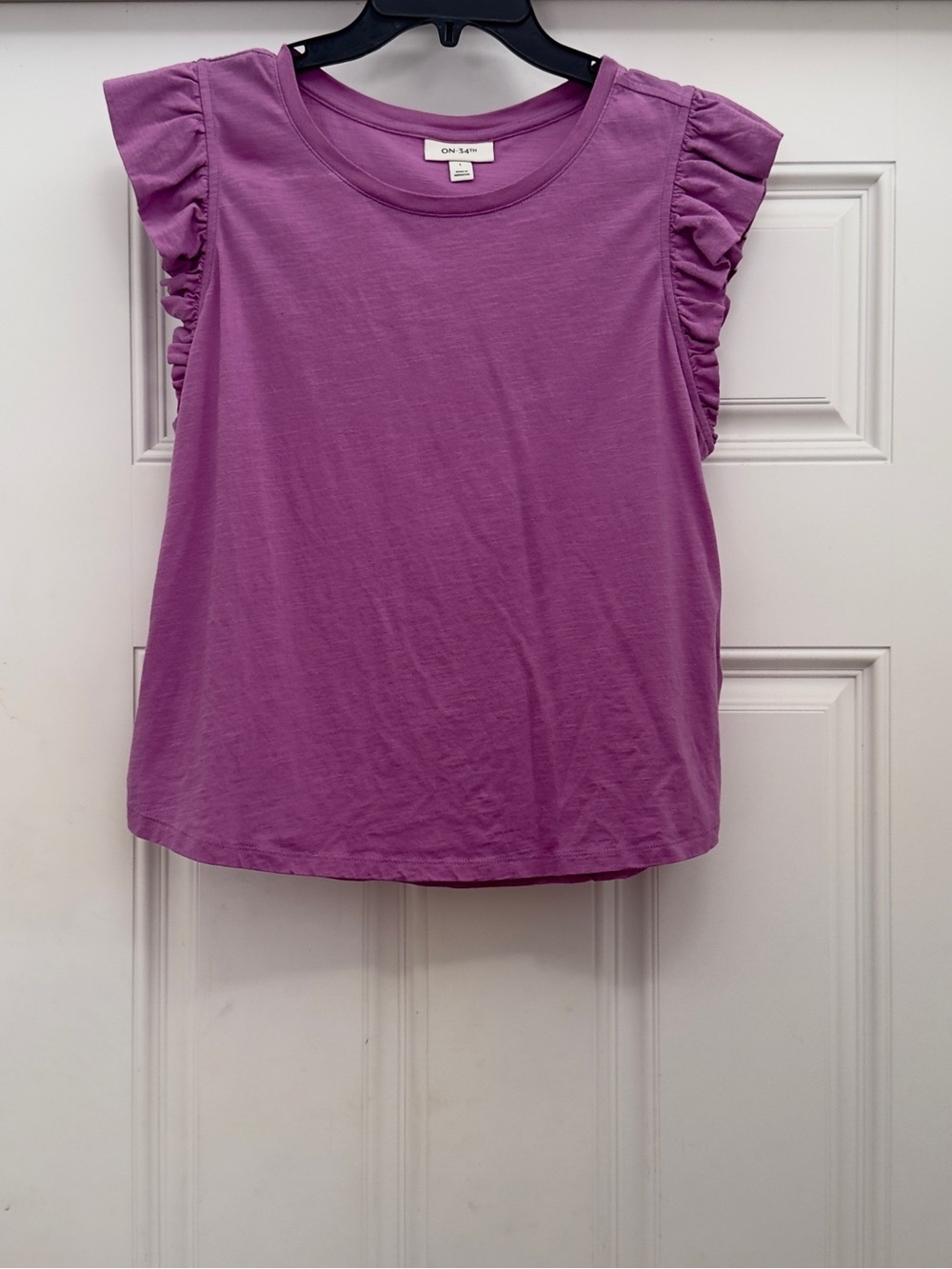NWOT On 34th Ruffle Sleeve Women's Top Size L